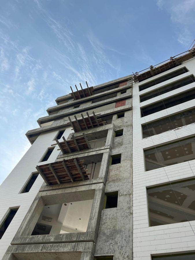 Botaniko — edificio real, fachada en avance