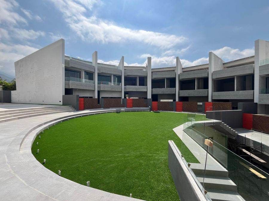 Residencias Q — obra, estructura y grúa