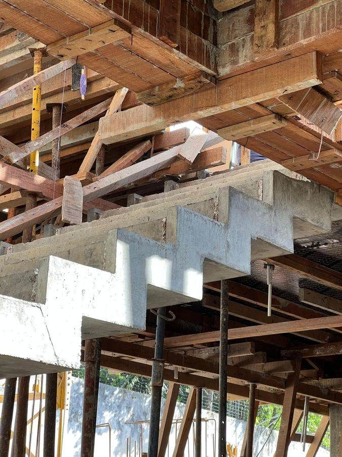 Botaniko — detalle de escalera en encofrado